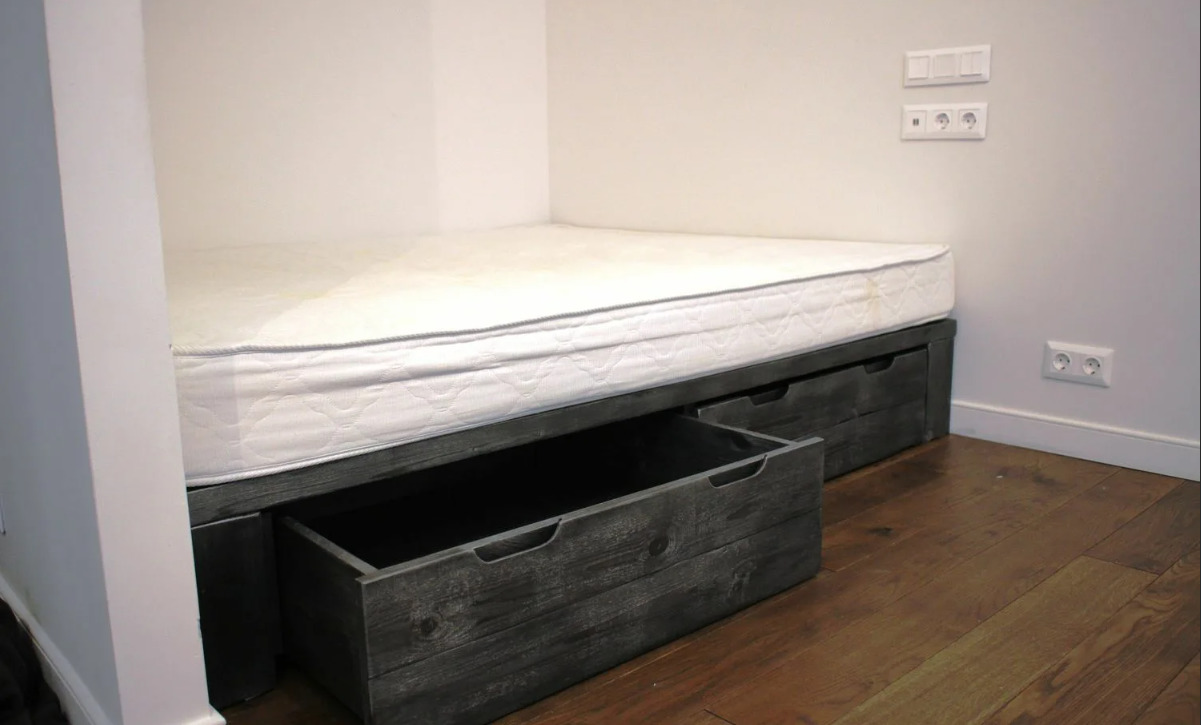Кровать подиум с ящиками