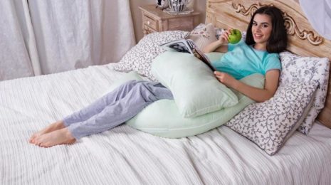 хорошая подушка для беременной девушки